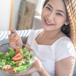 "Mindful Eating" vs "Makan Ala Feed": Perlawanan Tenang terhadap Budaya Makan Toxic